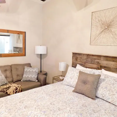 Budget Friendly Condo Within Walking Distance To The Beach!