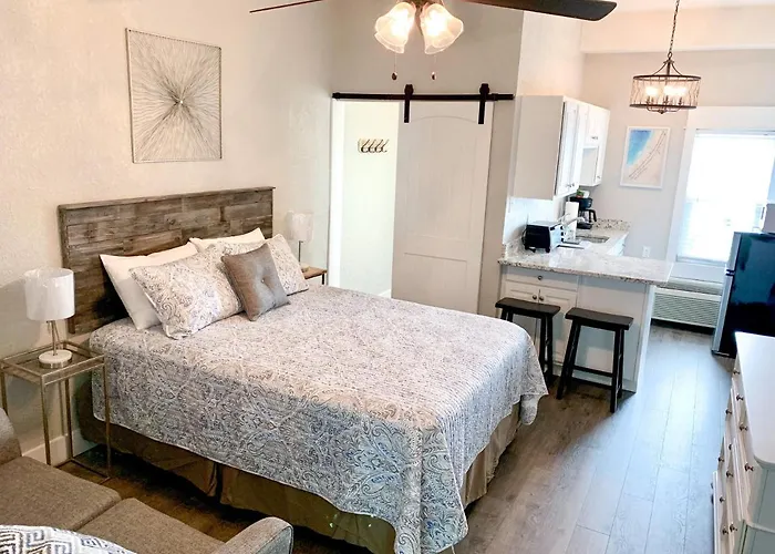 Budget Friendly Within Walking Distance To The Beach! * Gulf Shores