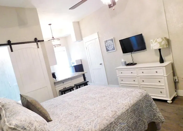 Budget Friendly Within Walking Distance To The Beach! * Gulf Shores