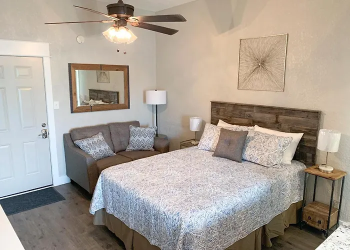 Holiday home Budget Friendly Within Walking Distance To The Beach!