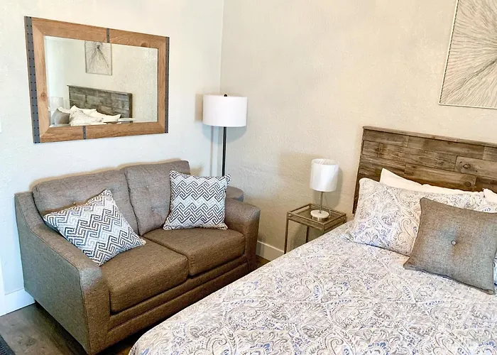 Budget Friendly Within Walking Distance To The Beach! Gulf Shores