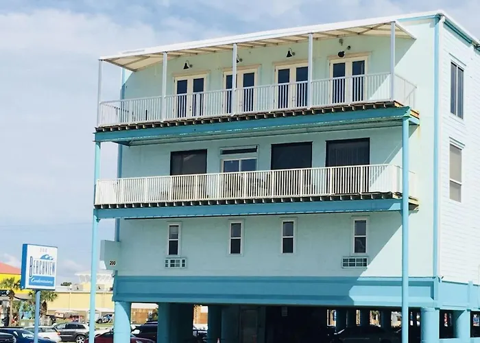Holiday home Budget Friendly Within Walking Distance To The Beach!
